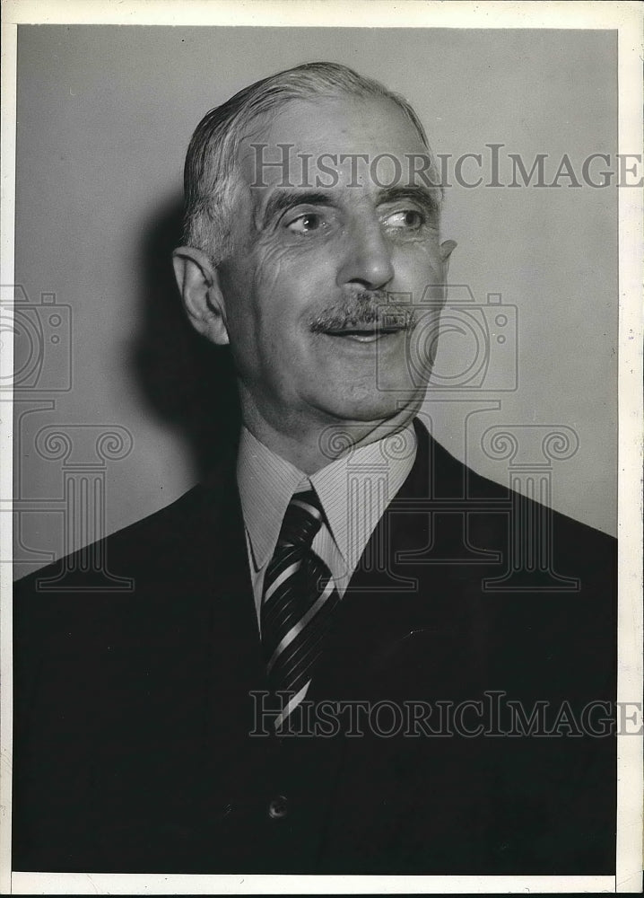 1945 Dr. Milton Lenin psychiatrist after testifying at trial - Historic Images