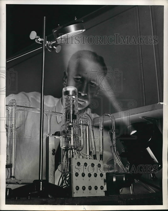 1961 Dr. W.J. Lange Westinghouse research physicist  - Historic Images