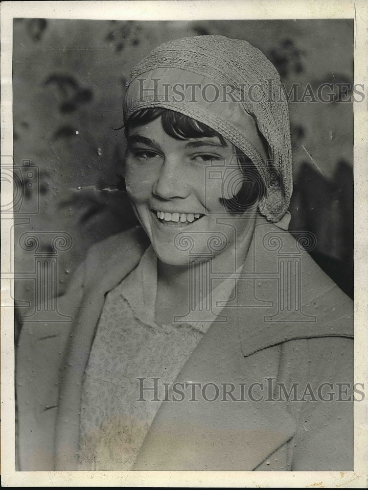 1931 Press Photo Pauline Shaw posing for photo - nea83045 - Historic Images