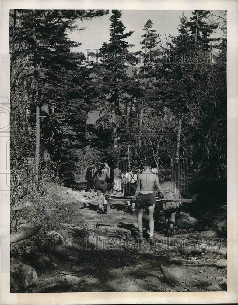 1939 Press Photo Hikers hiking in Tuckerman&#39;s Rabin - nea83058-Historic Images