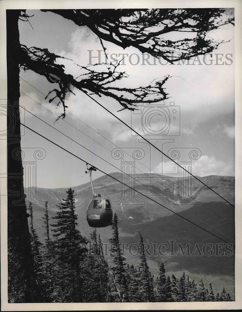 1958 Press Photo Gondola climbing a mountain in New Hampshire - nea83060 - Historic Images