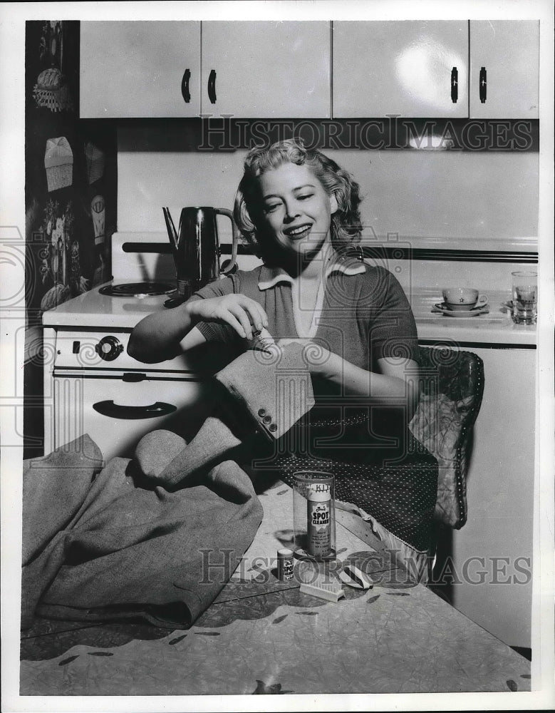1956 Press Photo A woman working in her kitchen - nea83115 - Historic Images