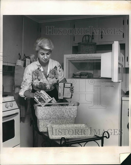 1962 Press Photo Light-weight market basket of foamed plastic - nea83166 - Historic Images