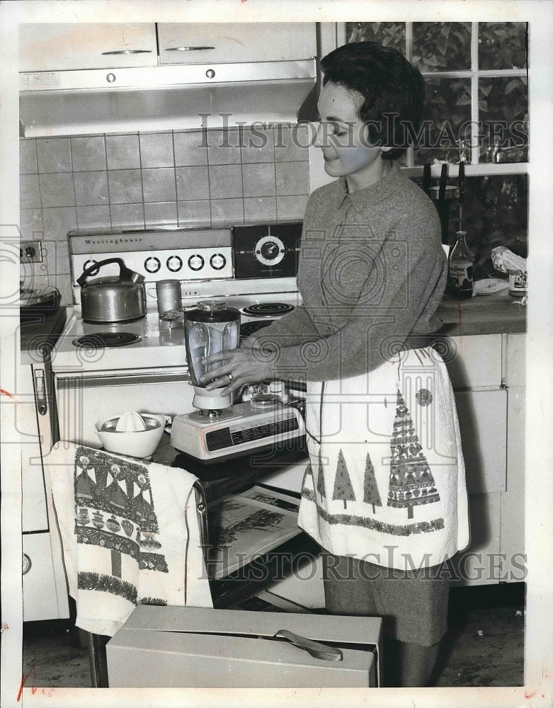 1961 Press Photo New kitchen appliance is rectangular power unit housing motor - Historic Images