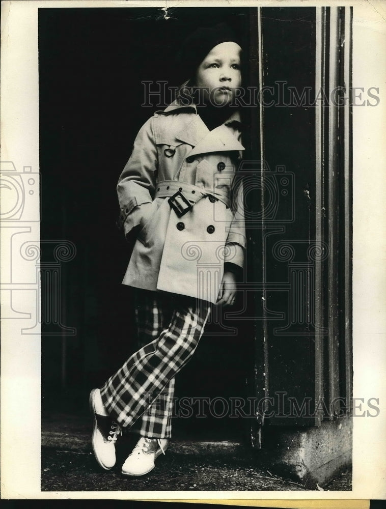 1974 Press Photo School clothes from boys&#39; department of Alexander&#39;s, New York - Historic Images