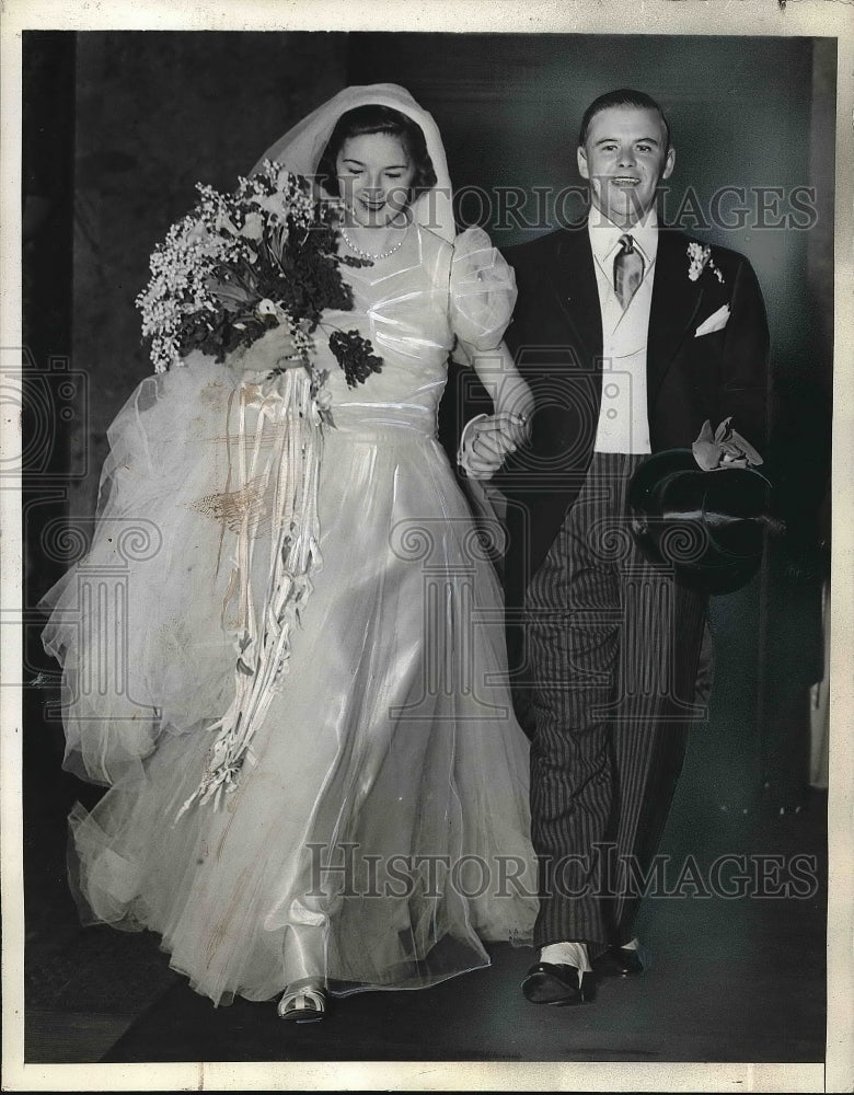 1938 Ewing Hawkins and Jean Chatfield wedding in New York City. - Historic Images