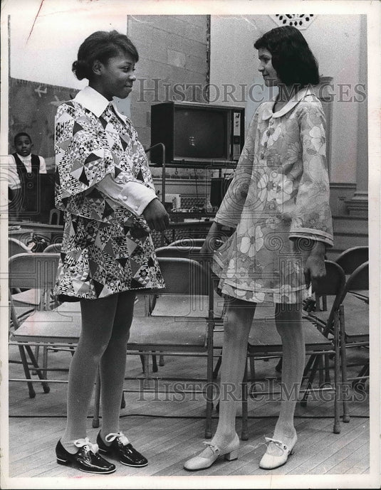 Press Photo Cleveland, Ohio, Ludlow school, Celeste Hill & Anita Kelly - Historic Images