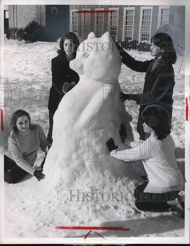 1968 Press Photo Brush HS , M Pickel,S Vincent,K Rushing, D Doremus &amp; a snowman - Historic Images