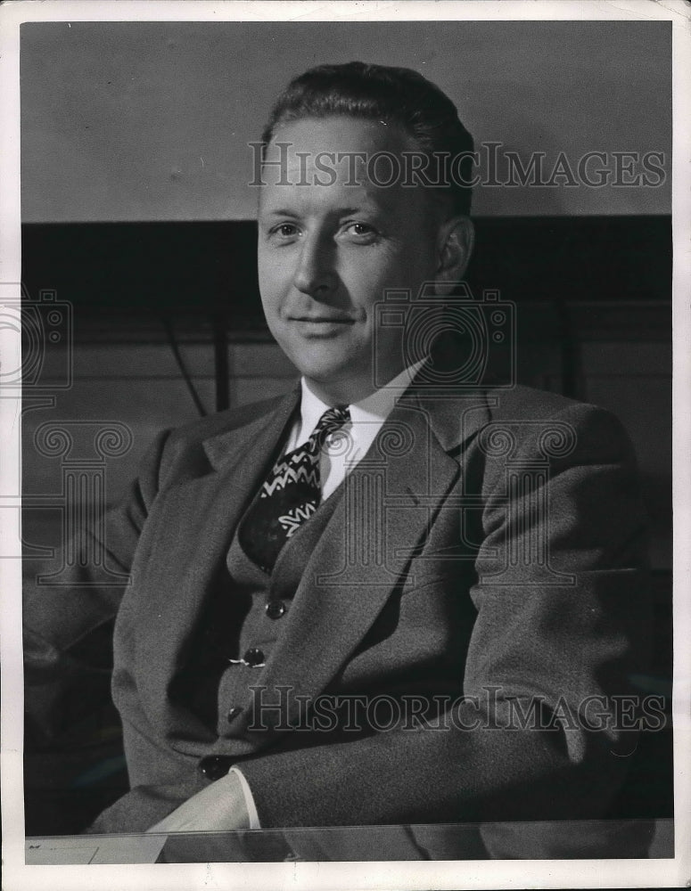 1945 Press Photo W.G. Lundquist, chief engineer of Aeronautical Co. - nea83250 - Historic Images