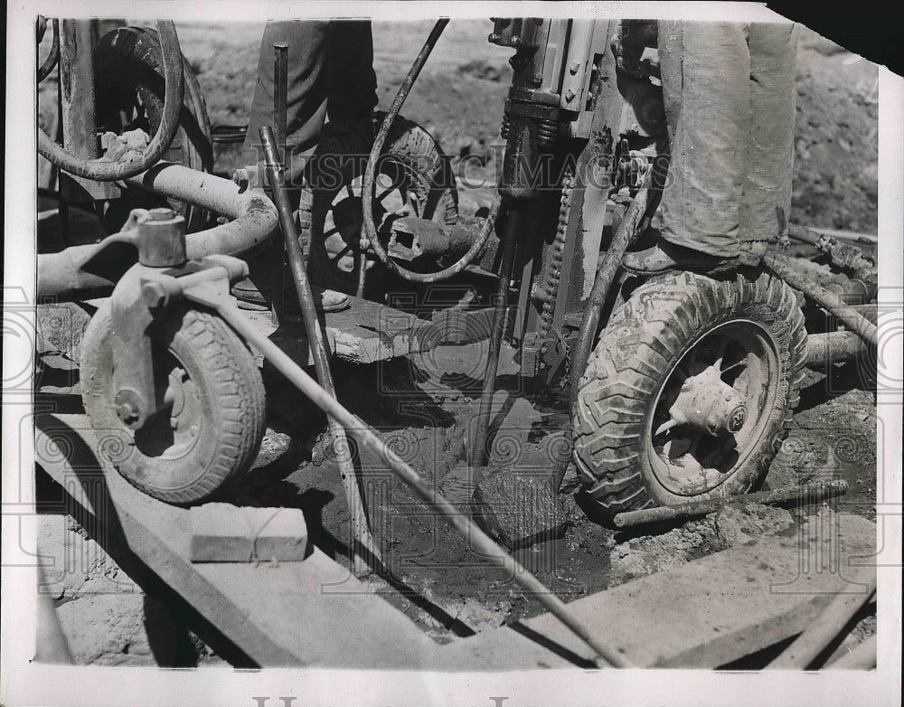 1938 NYC drill workers at Skyway construction site  - Historic Images