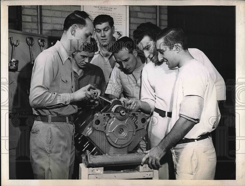 1944 Ill, Cook Co. Jail, students & PL Wilkins in auto shop - Historic Images
