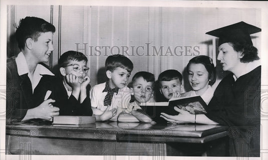 1953 Press Photo Mrs John H. Lawlor & her six children in Troy, NY - nea83347-Historic Images