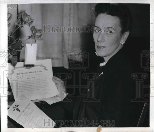 1943 Press Photo Anne Keating Lawlor Lowe, Red Cross poster gorl - Historic Images