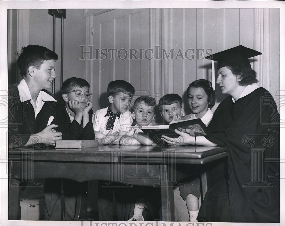1953 Press Photo Mrs. John H. Lawlor widow with six Children - nea83378 - Historic Images