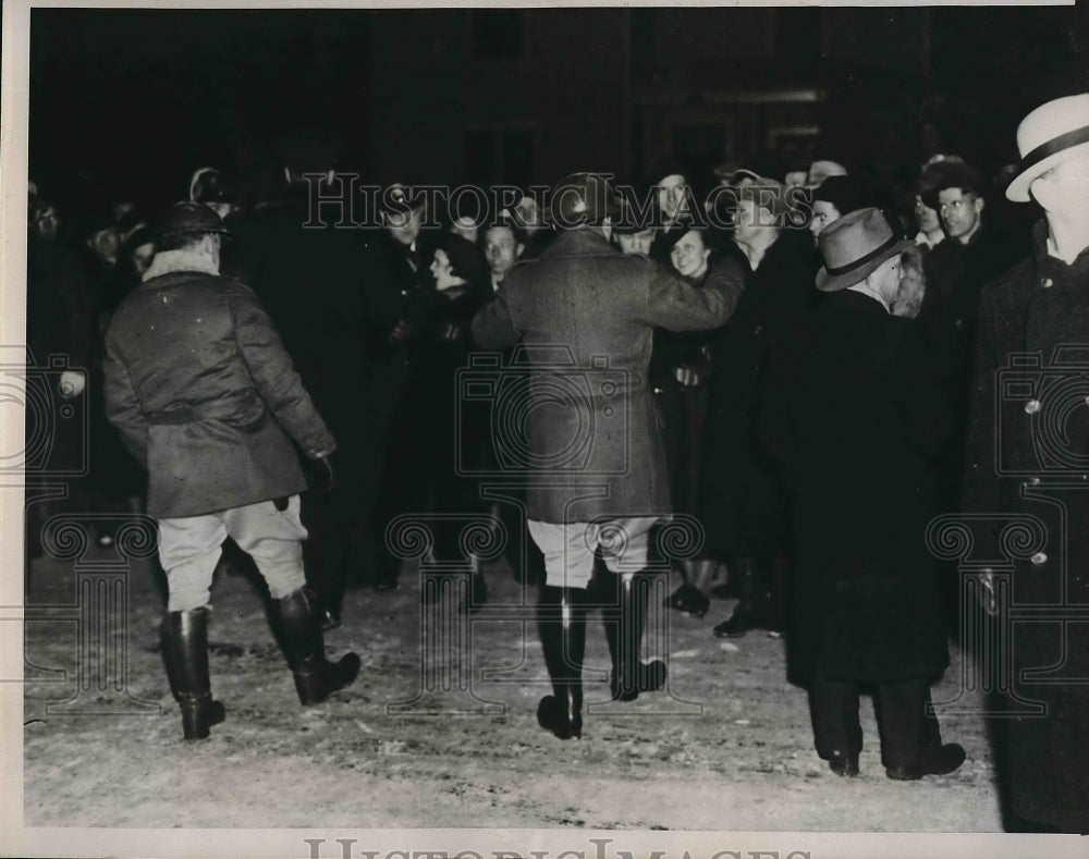 1935 Press Photo Strutwear Knitting Mill strikers in Minn, - nea83437 - Historic Images