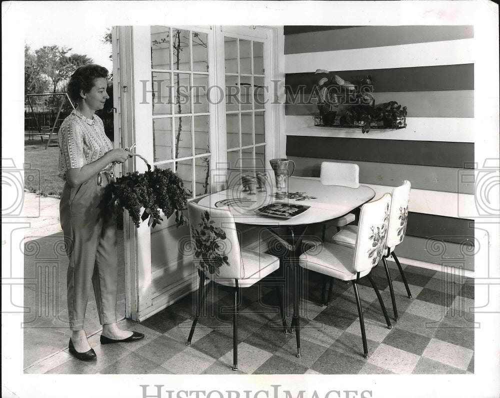 1962 Press Photo Kitchen Dinette Set in Garage Breezeway of Homemaker&#39;s House - Historic Images
