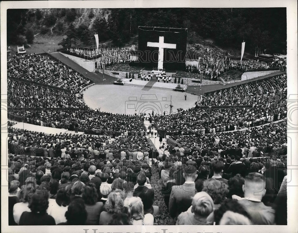1952 German Citizens Attend Catholic Convention In Walsbuhne Stadium - Historic Images