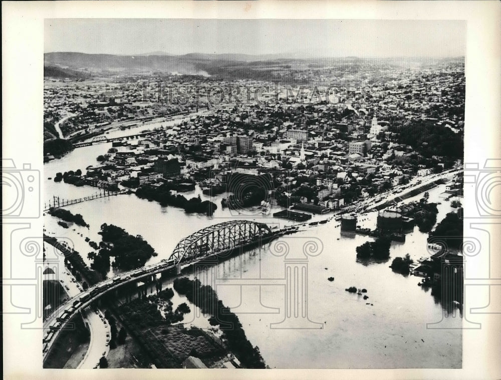 1955 Press Photo Aerial View of Delaware River Flooding Blocking Bridge Traffic - Historic Images