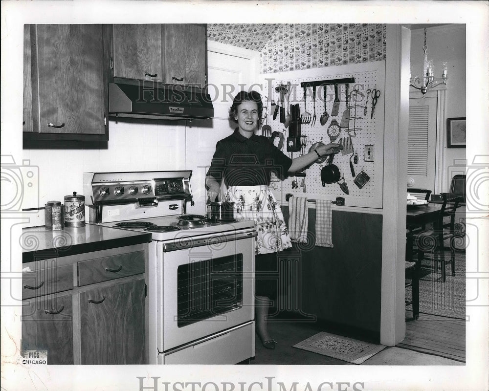 1961 Press Photo Woman in Kitchen for Homemaking Advertisement - nea83548 - Historic Images