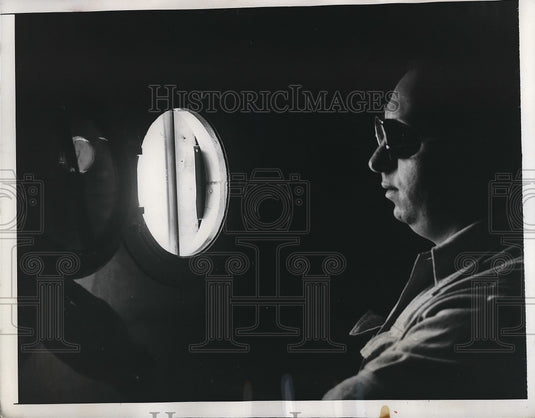 1949 Shamrock Textile Processing Co. Worker Checking Cloth Process - Historic Images