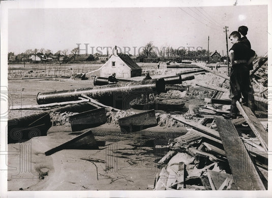 1953 Workers Constructing Pipeline on Isle of Schouwen Duiveland - Historic Images