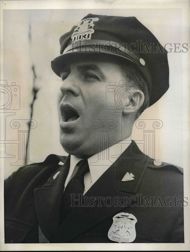 1940 Press Photo Policeman Wilburn Legree School Safety Officer In Michigan - Historic Images