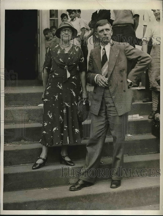1932 Press Photo Mr. & Mrs. Arlo E.B. Larsen During Testimony At Trial - Historic Images