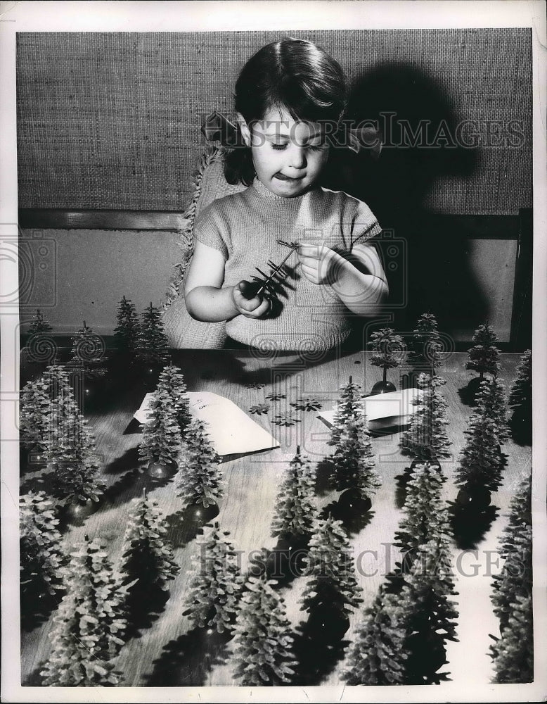 1955 Suzan Lechner Christmas  - Historic Images