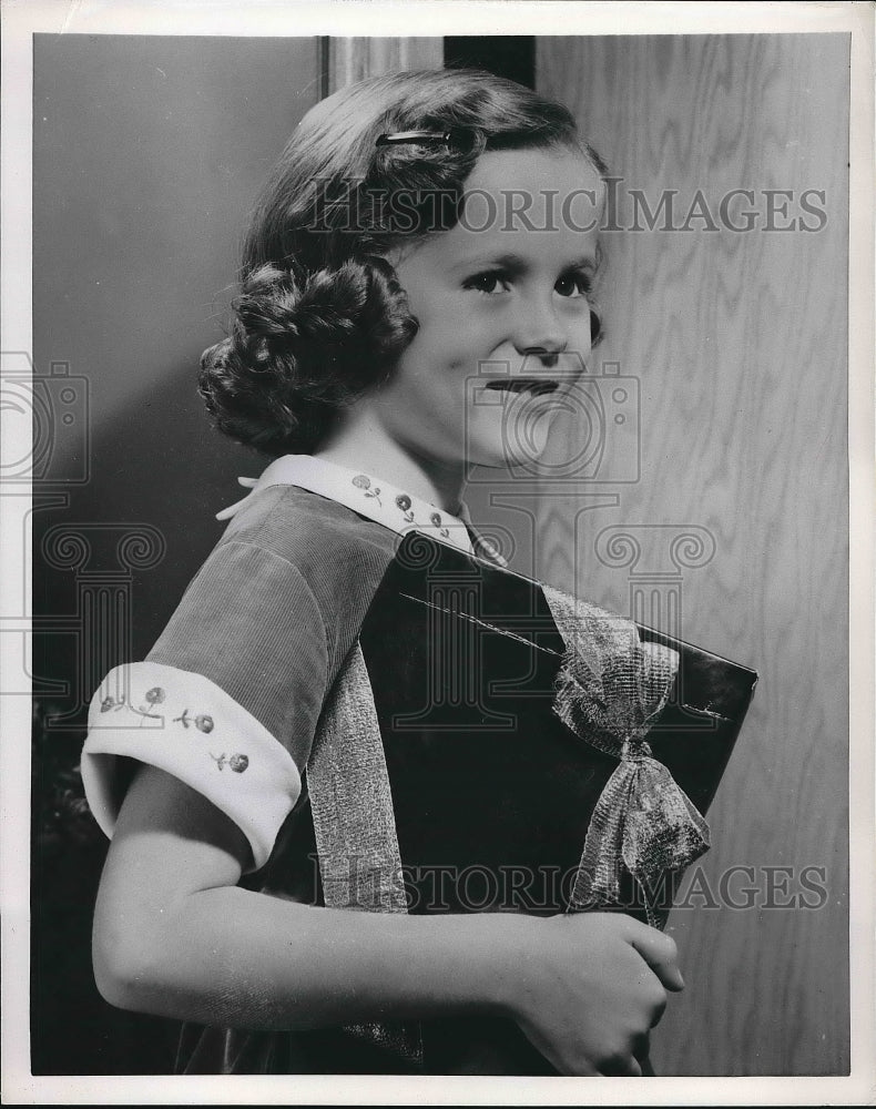 1953 Press Photo Girl modeled a dress for children Fashion. - nea83725 - Historic Images