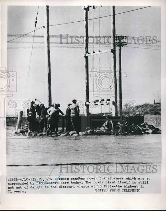 1952 workers sandbag transformers as flooding Missouri River crests - Historic Images