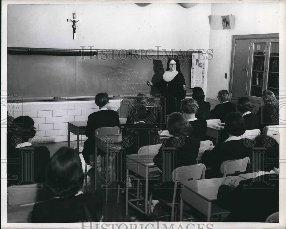 1956 Sociology Class taught by Sister Loyola at the Academy. - Historic Images