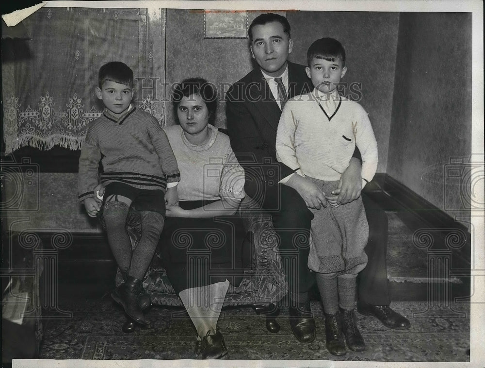 1934 Mr. and Mrs. Loser with their kids Henry and Frank  - Historic Images