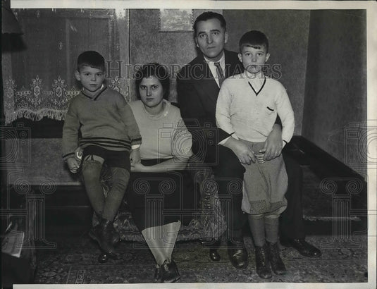 1934 Mr. Ferencz Loser, Mr Margrit Loser and their children - Historic Images