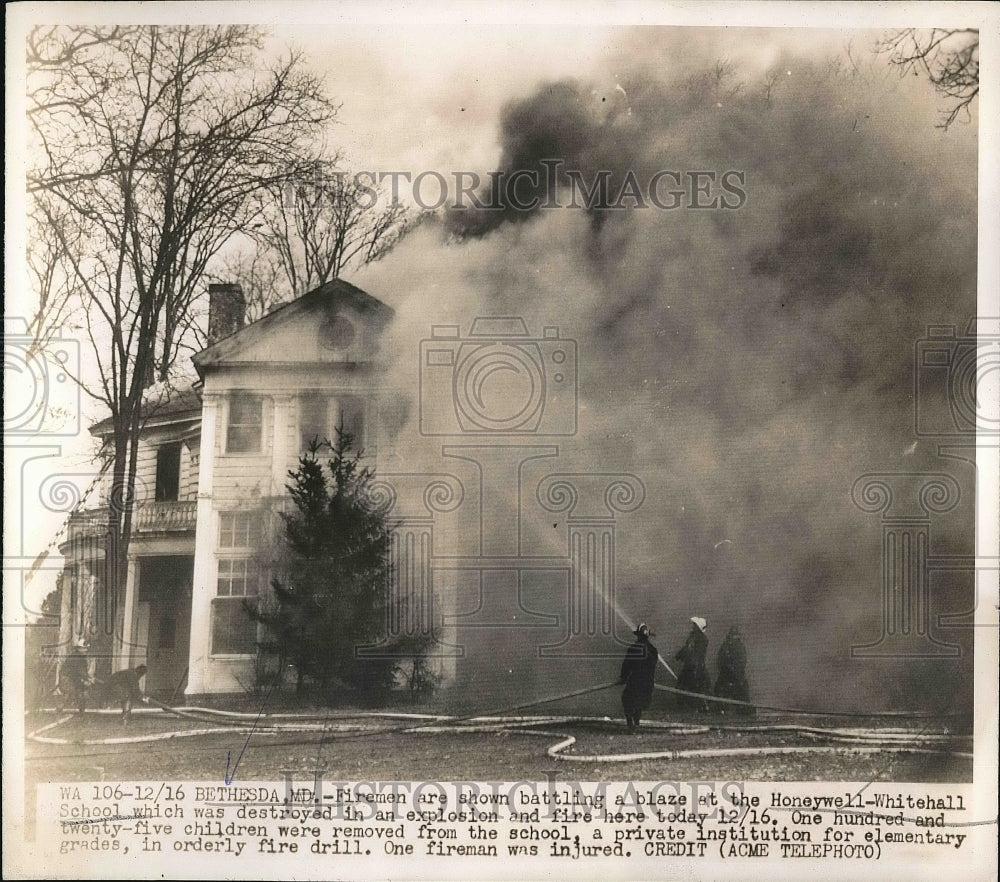 1948 Press Photo firefighters fighting fire at Honey Whitehall school - Historic Images