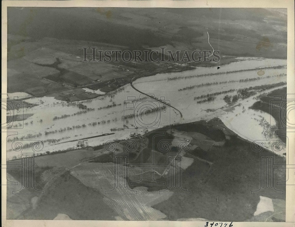 1935 An overhead view of a flooded town  - Historic Images