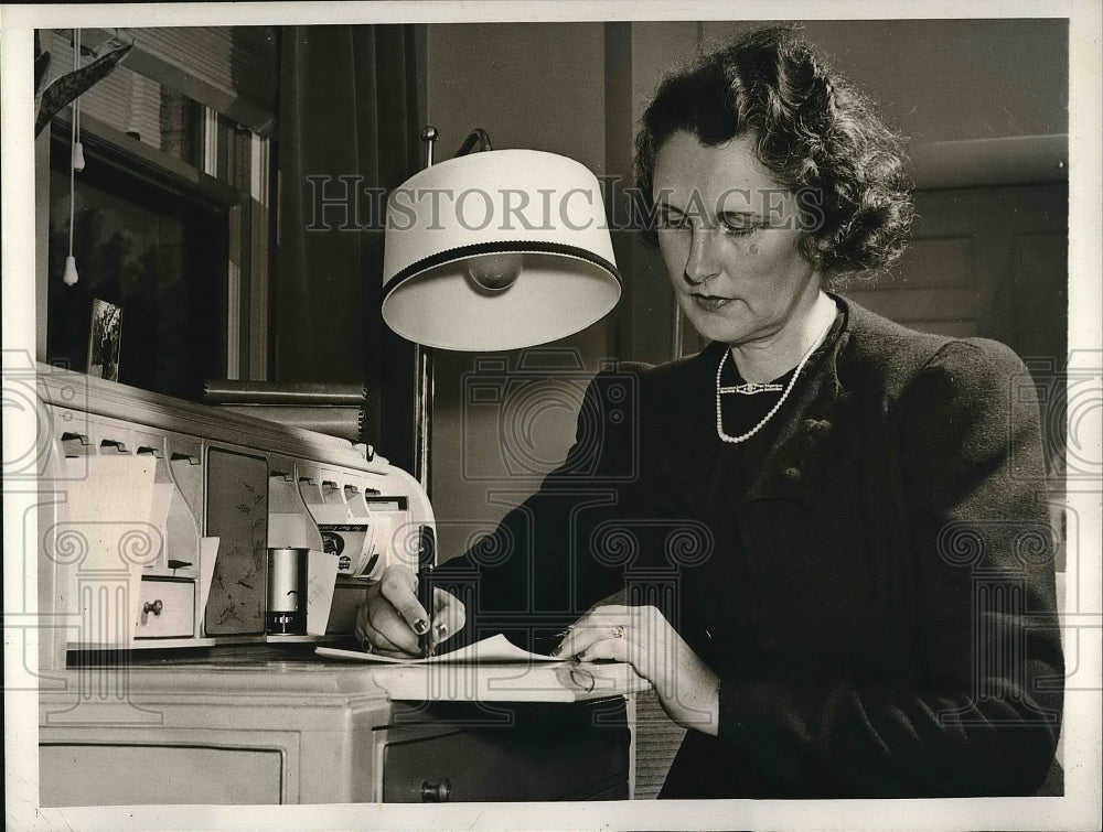 1939 Press Photo Mrs. McNutt Taking Care Of Part Of Her Correspondence - Historic Images