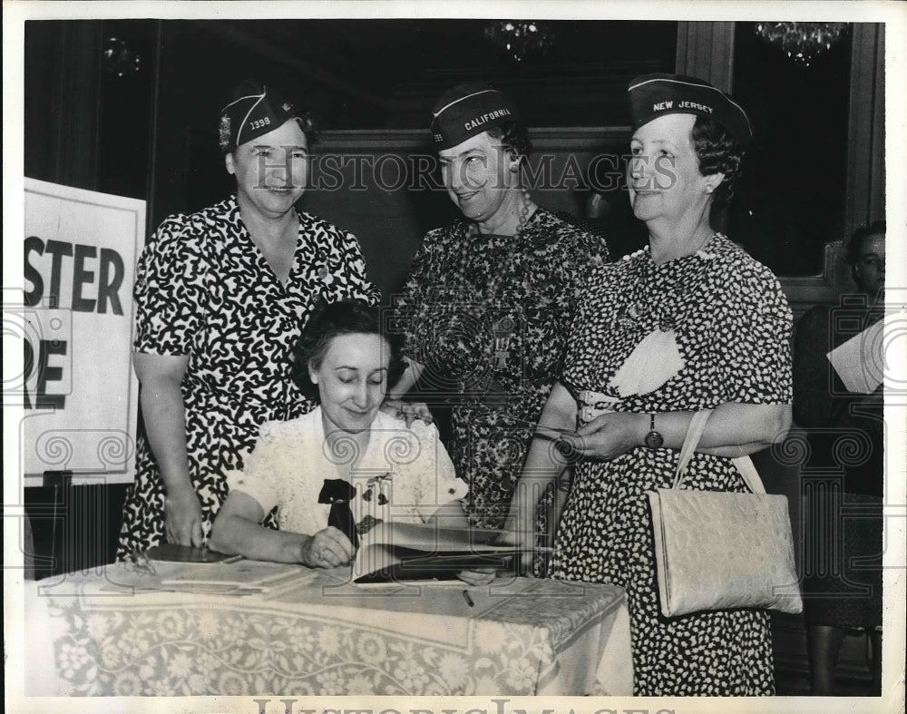 1941 Mrs.Loyise Toussaint,Mrs.Louise Schertle,Mrs.Florence Stark - Historic Images