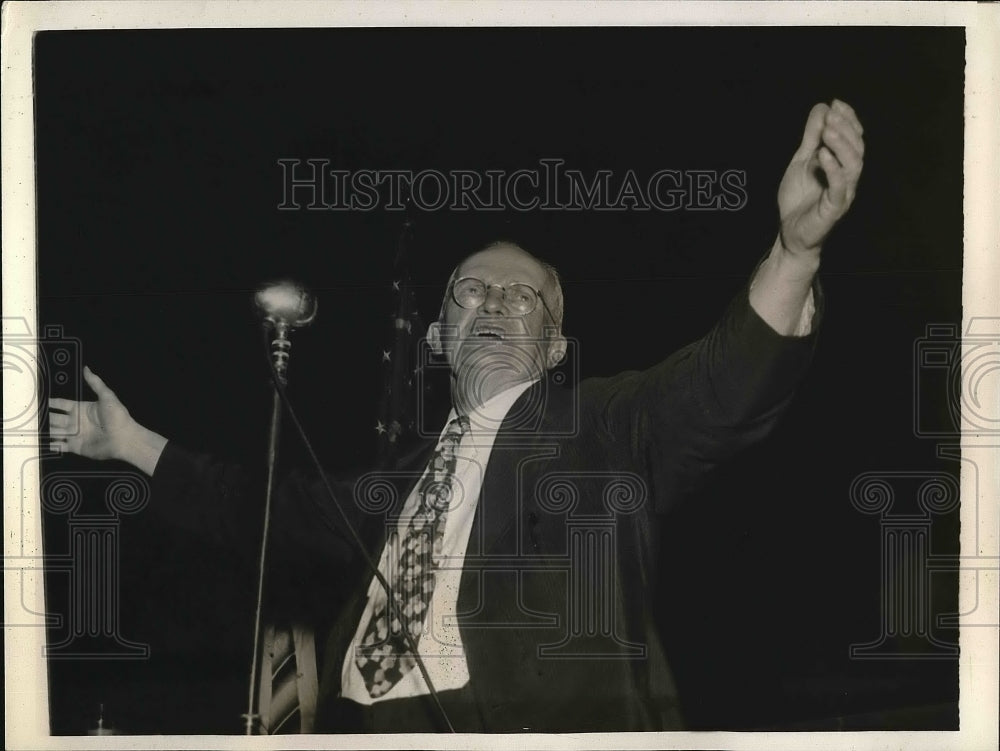 1938 Representative David Lewis giving a speech  - Historic Images