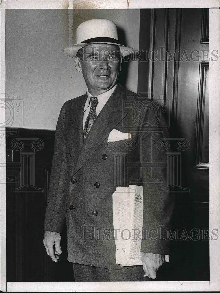 1937 District leader Jeremiah Mahoney arriving to work  - Historic Images