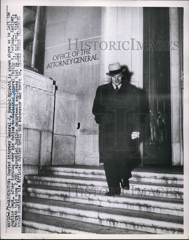 1952 Press Photo Atty. Gen. J Howard McGrath leaving the Justice Department - Historic Images