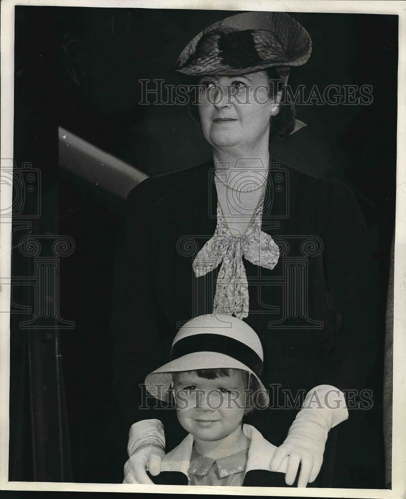 1940 Mrs. McNary and son Daryl  - Historic Images