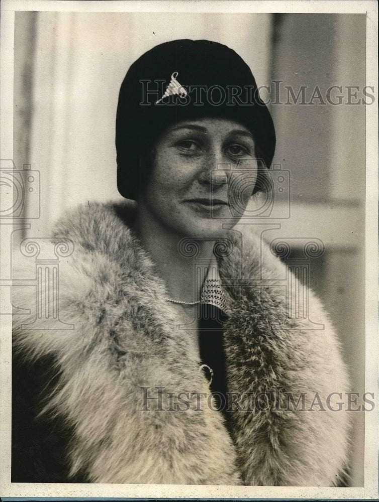 1928 Socialite Elisabeth Briggs after her engagement  - Historic Images