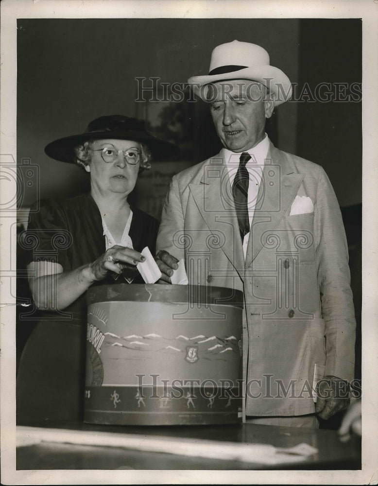 1938 Press Photo Sen. Walter George with Mrs. George - Historic Images
