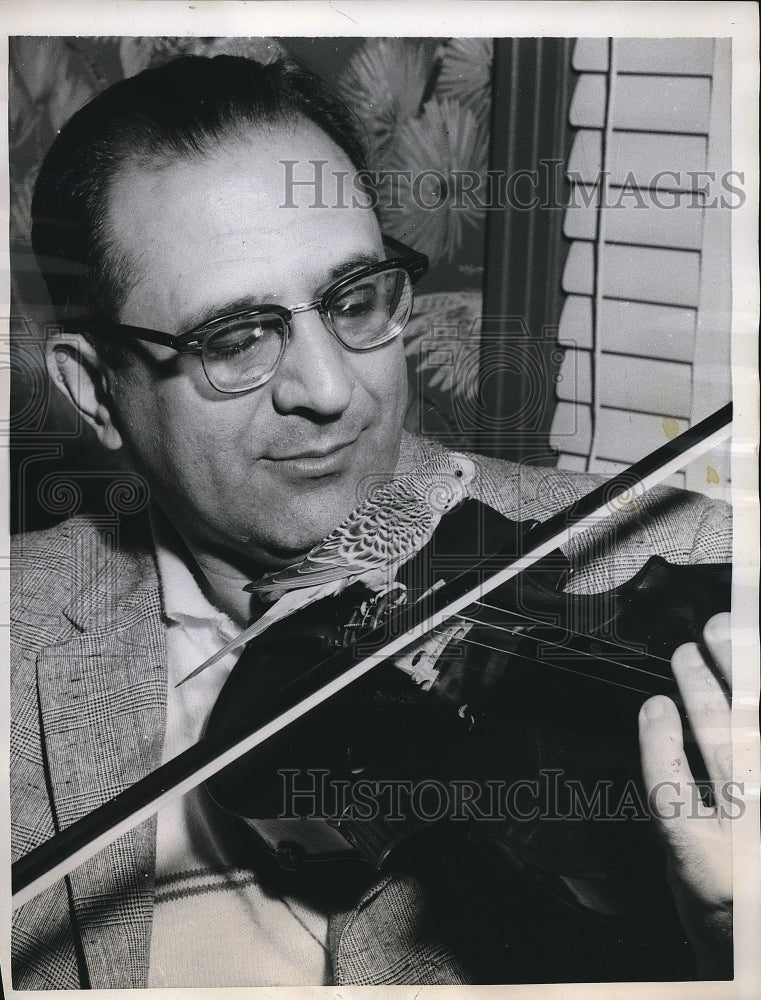 1959 Harry Goshkowitz violin player  - Historic Images