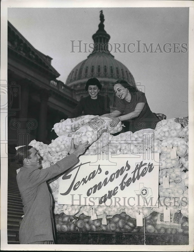 1950 Rep. Lloyd Bentsen Jr &amp; Texas grown onions,Anzaldoa,Los Rios - Historic Images