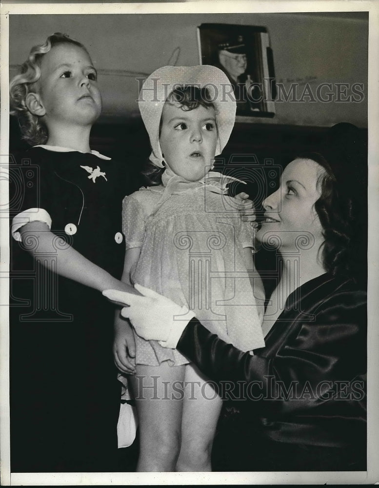1938 siblings Frankie and Diane Hansen &amp; mom visit father in jail - Historic Images