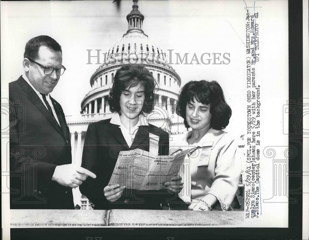 1961 Press Photo Jacquelyn Simco &amp; parents visit US Capitol in DC - nea84516 - Historic Images