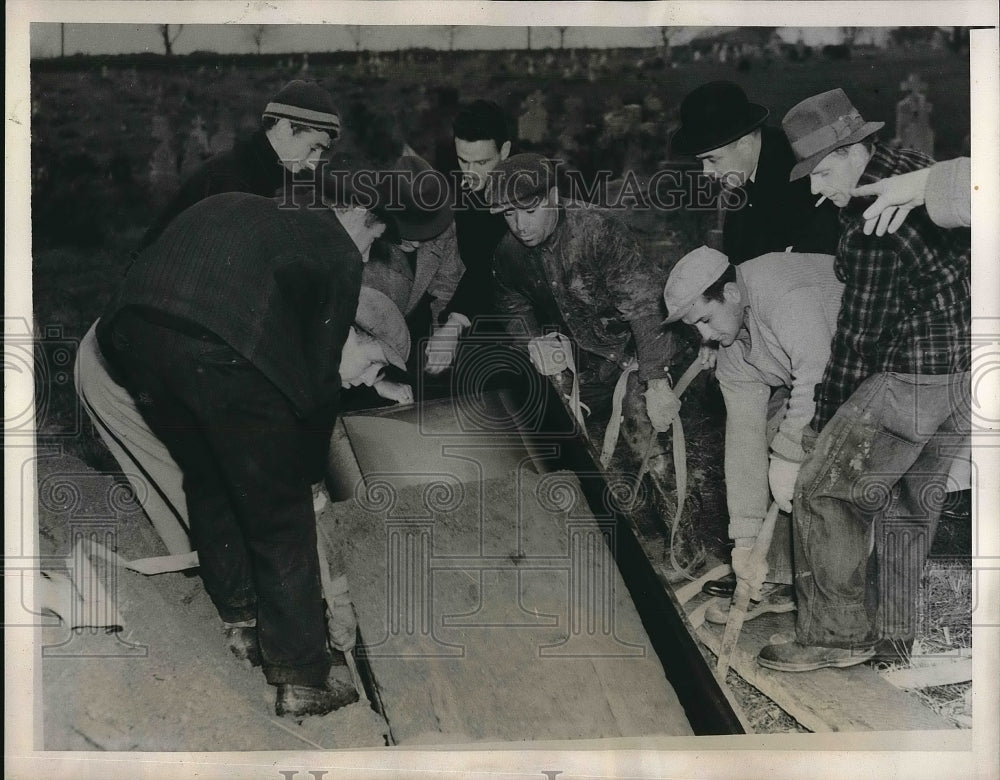 1938 Arsenic Ring Victim Charles Ingrao Casket Charles Favato - Historic Images