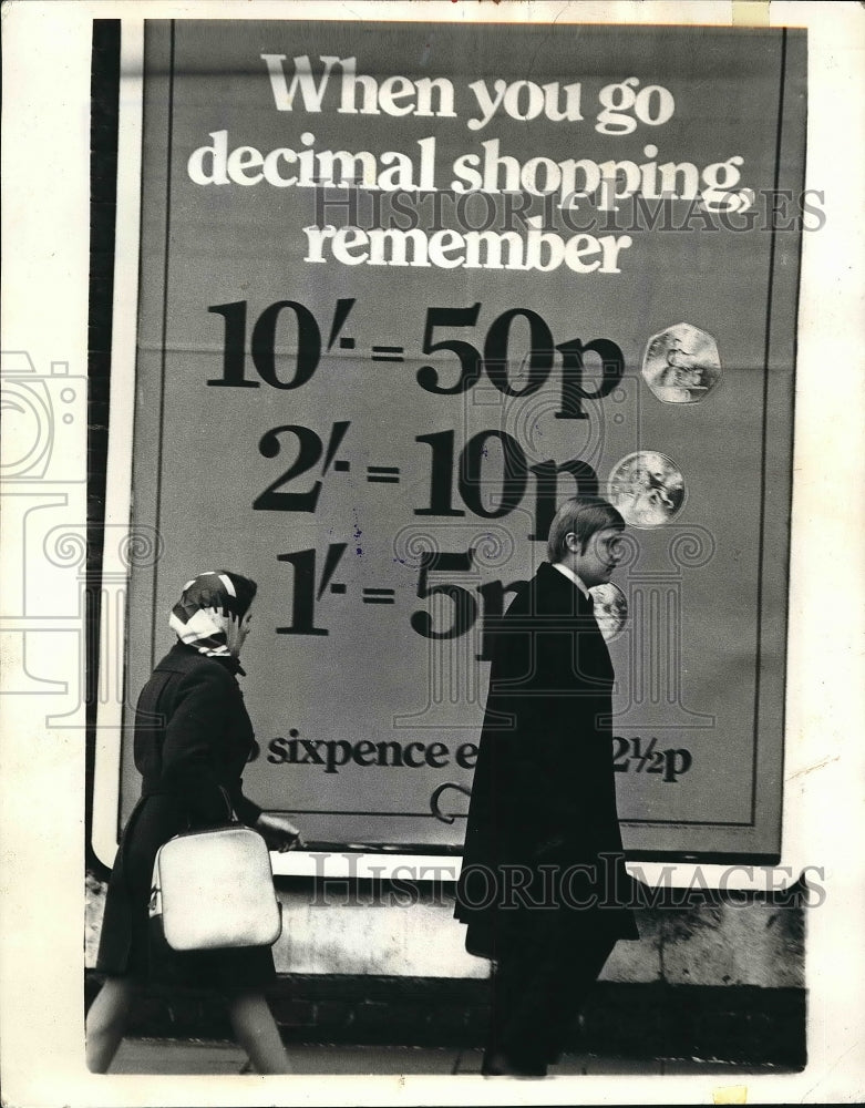 1971 Press Photo A financial poster on display in London - nea84545 - Historic Images