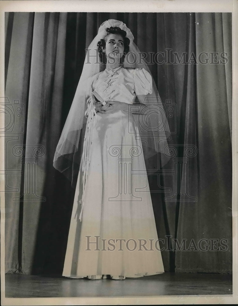 1940 Press Photo A wedding dress for Jeanne Lytell - nea84555 - Historic Images